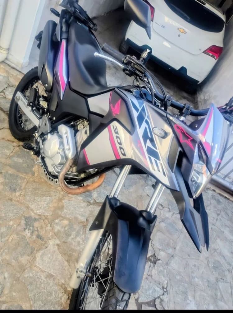 Xre 300 2022