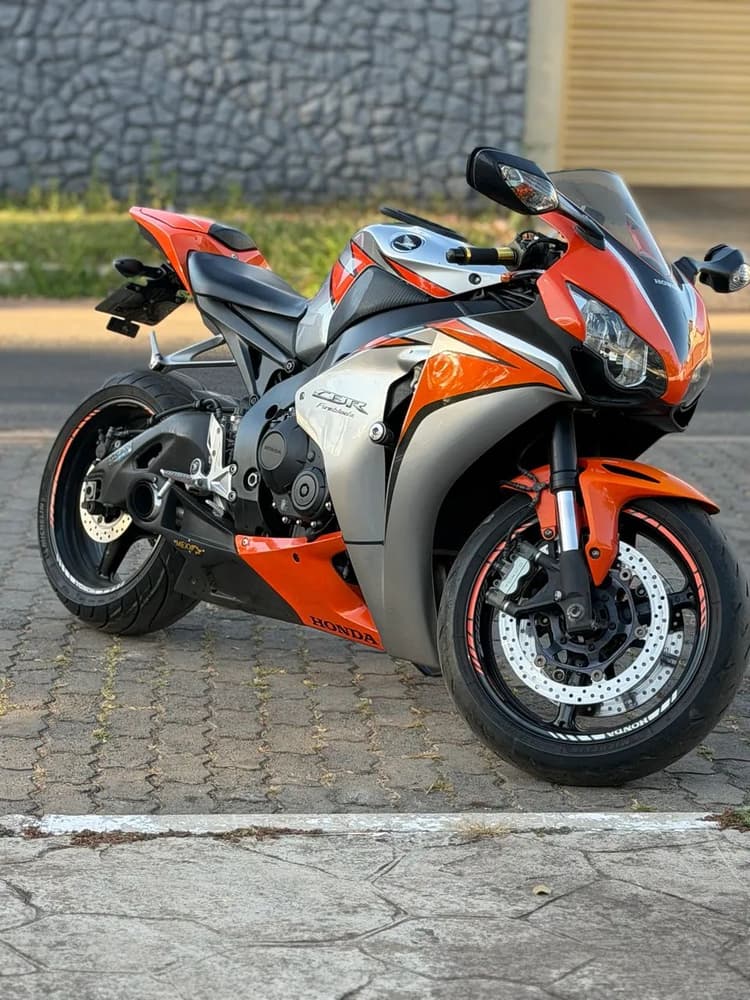 CBR1000