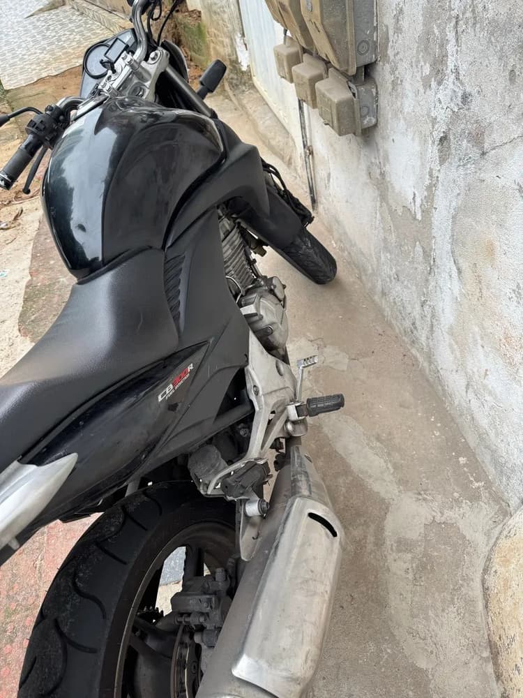 Cb 300 com ABS 2010