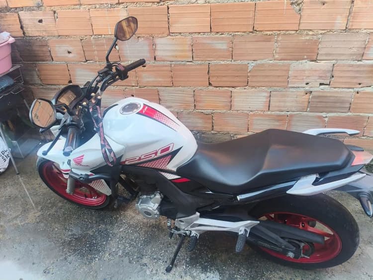 Moto CB Twitter 250