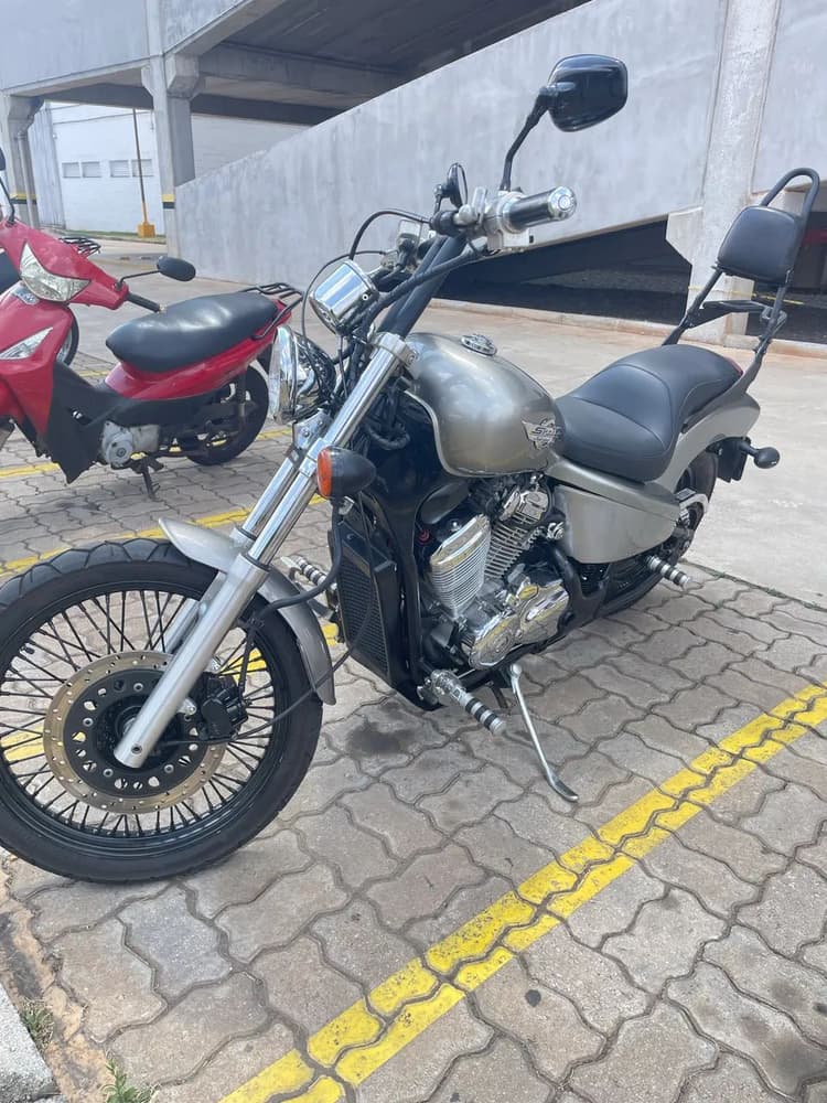 Shadow 600 Lindíssima 