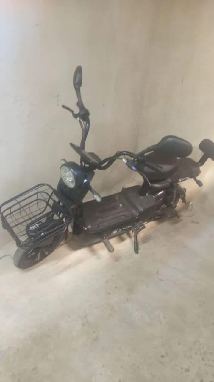 Scooter Elétrica Zyon 500W