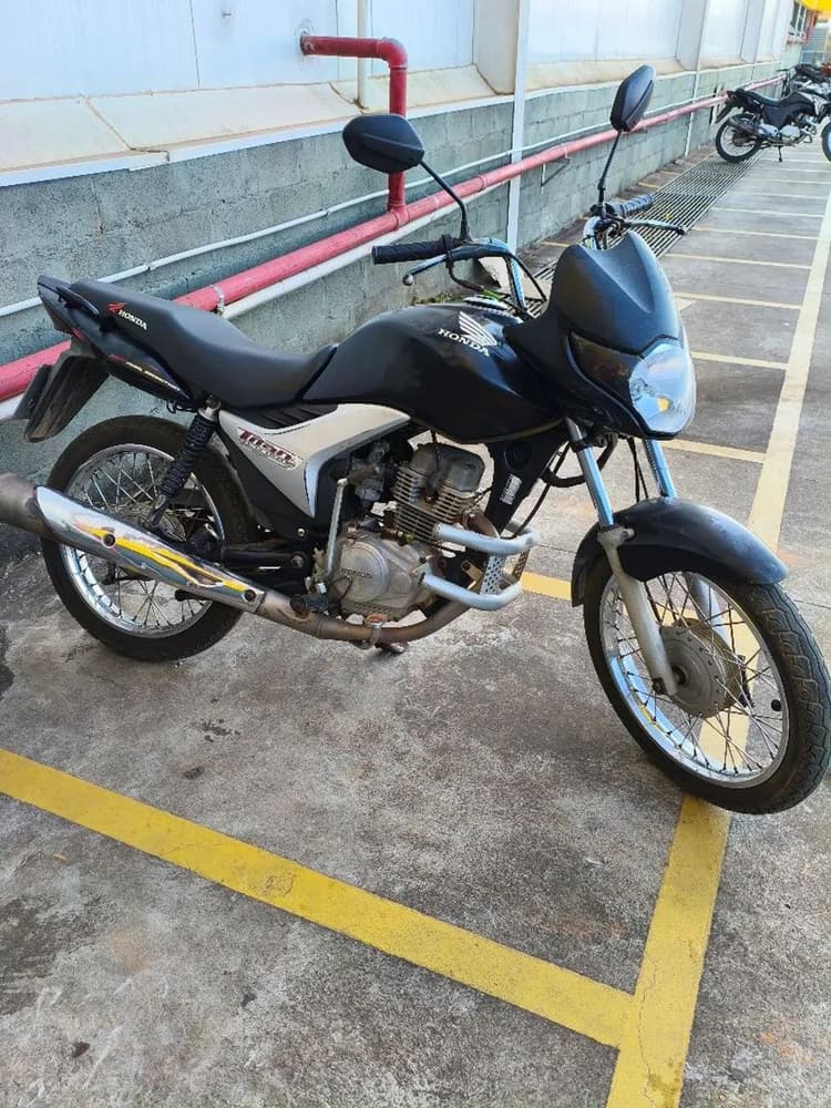 Vendo Titan 150/2010 nada pra mexer tudo em dias