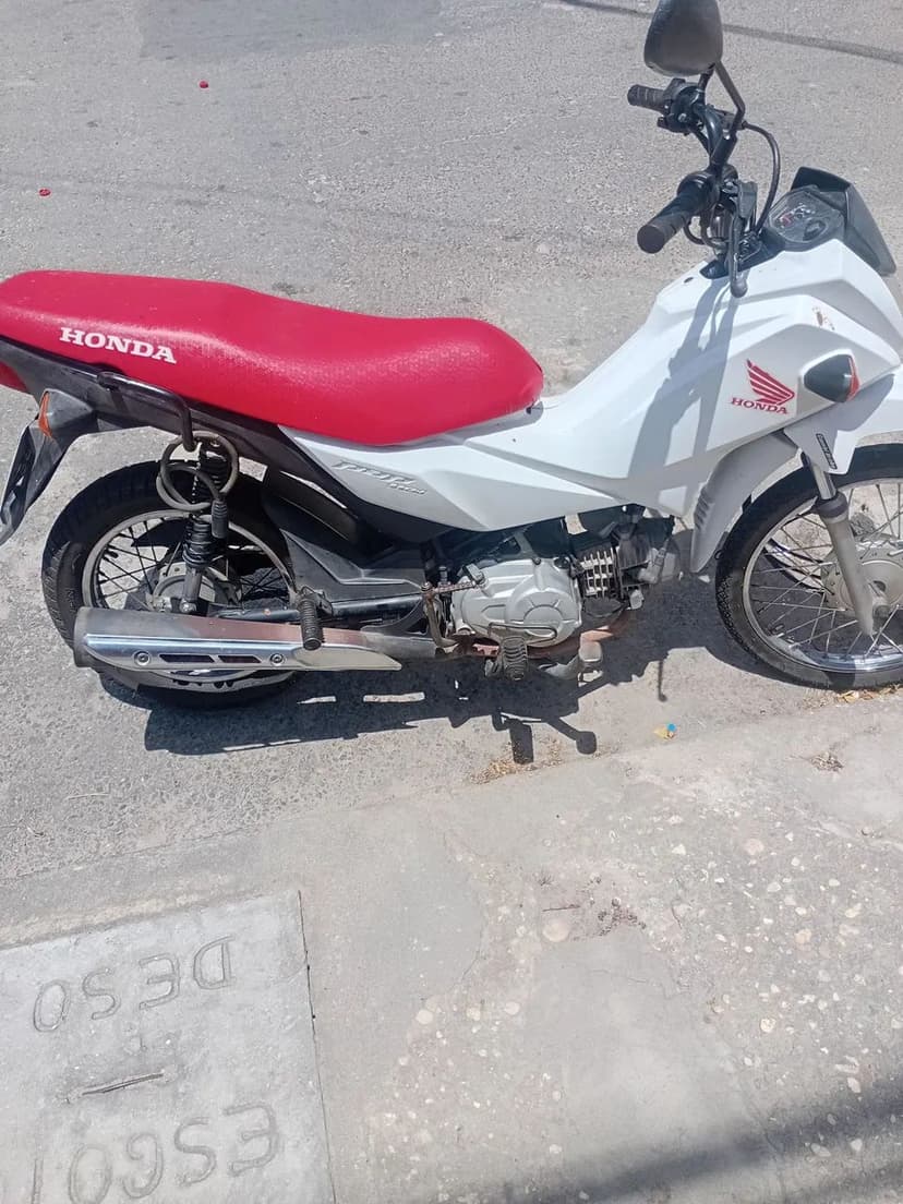 Moto pop bem cuidada e único dono 