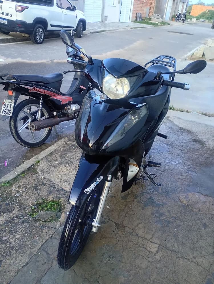 Moto bem conservada só pegar e rodar