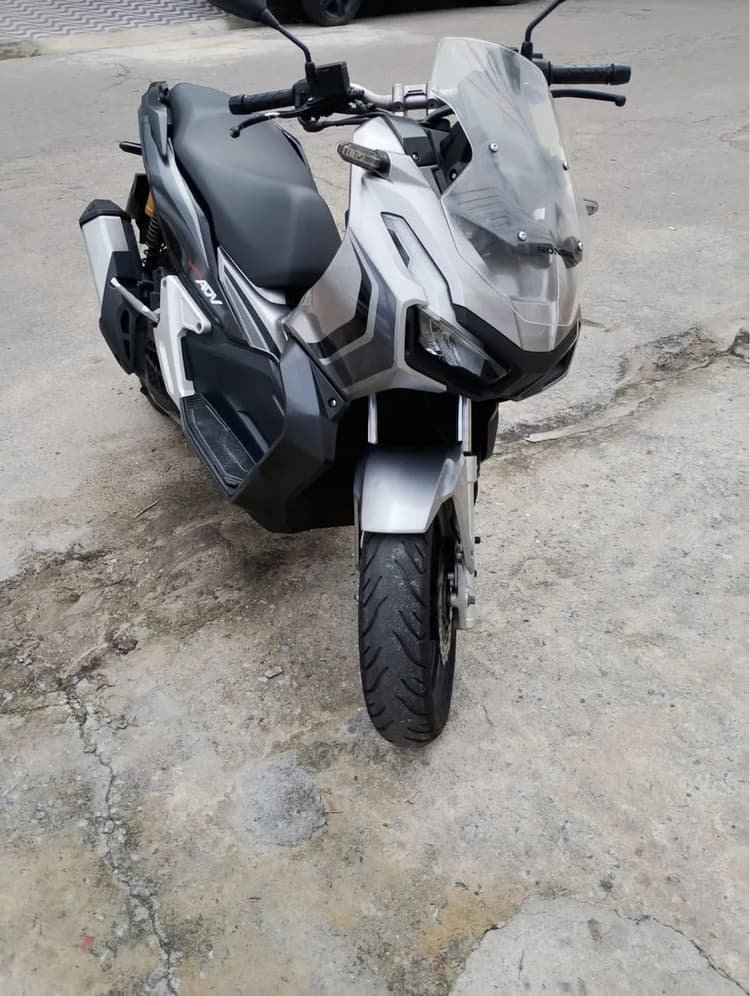ADV 2023 muito nova !