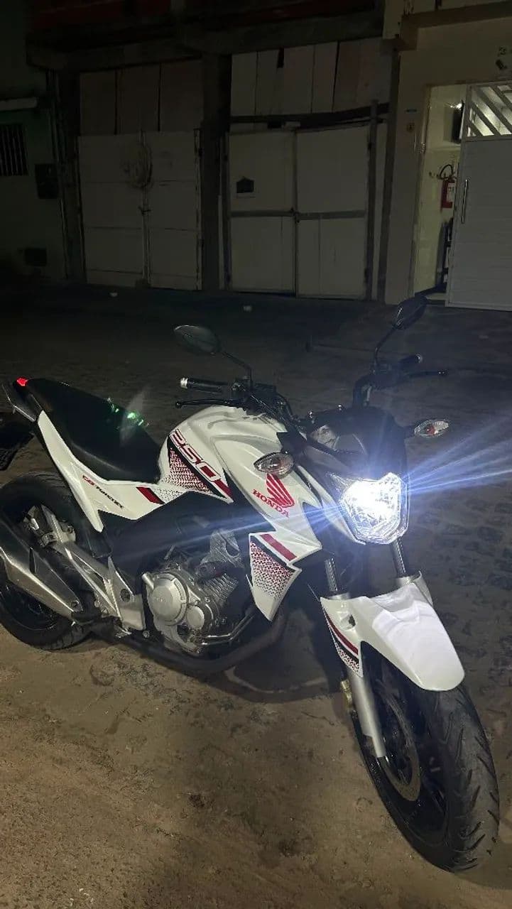 Vendo Cb twister 250 2016 conservada