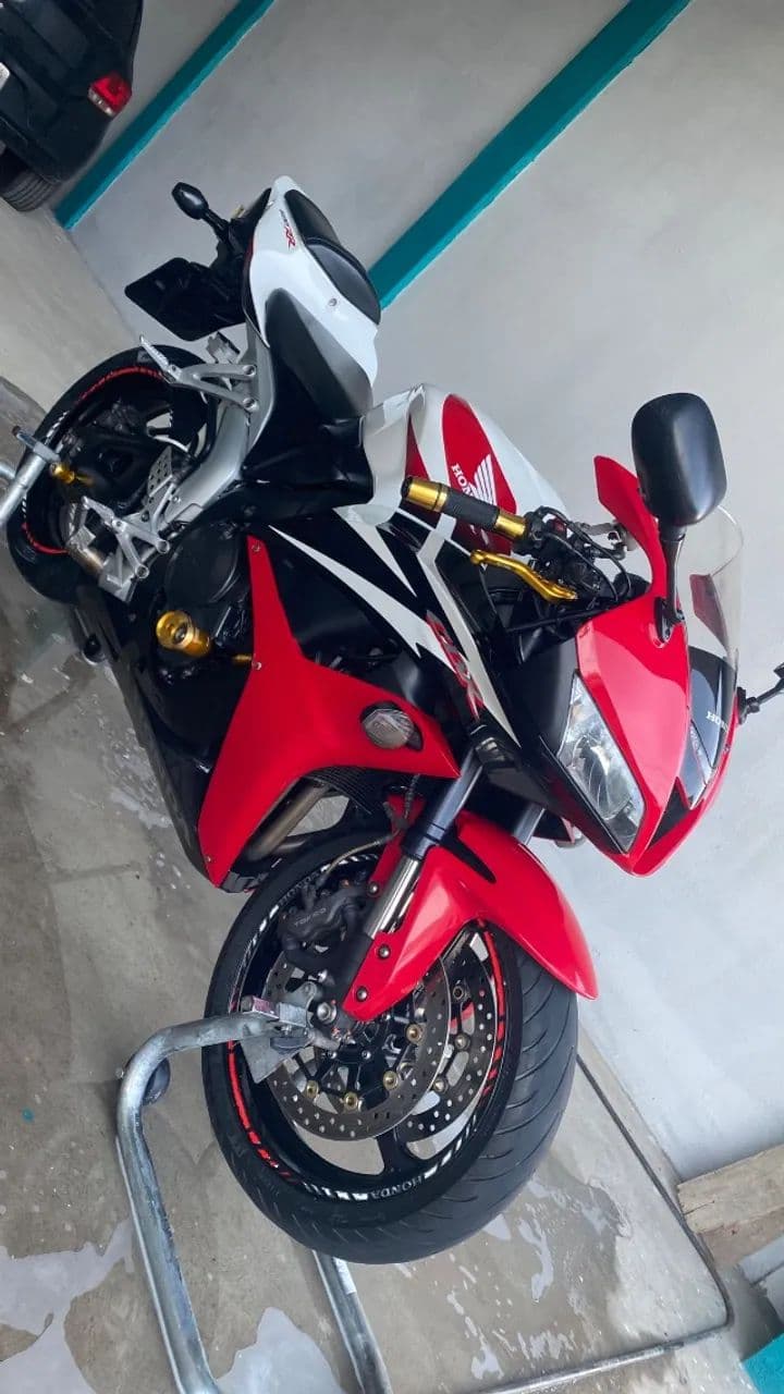 Vende-se moto cbr600rr extra 