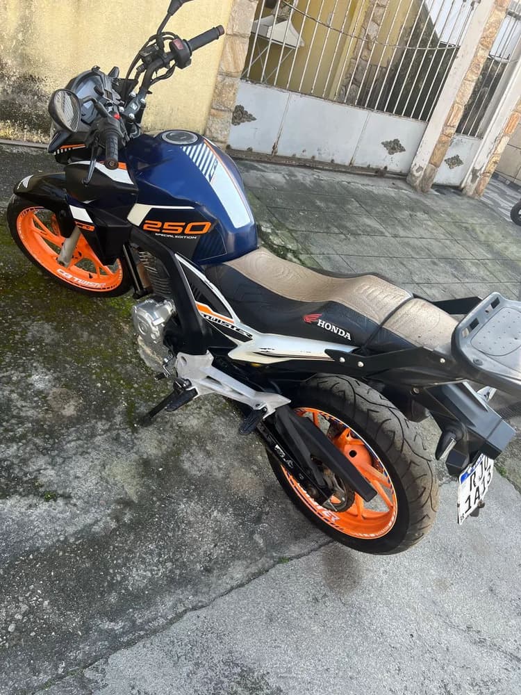 Moto para trabalho baixei para sair 