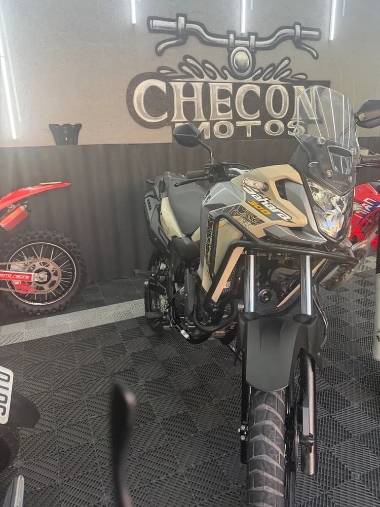 Moto impecável