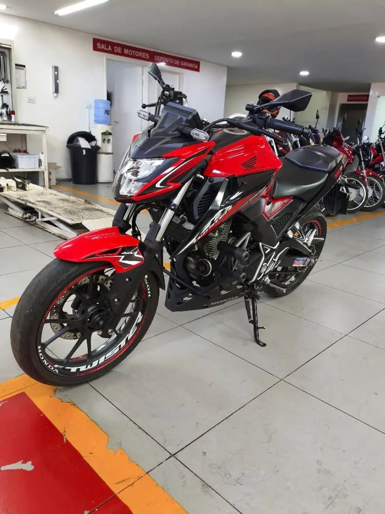 CB 300F 