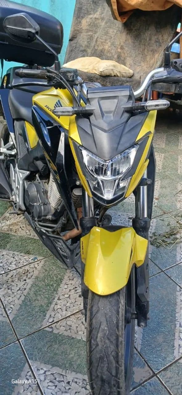 Cb 300f novinha 