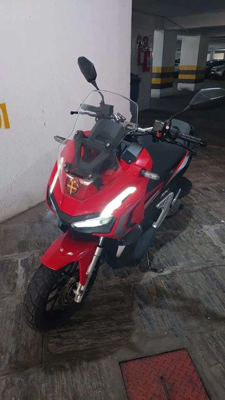 HONDA ADV 2023 com 6 mil km NOVA