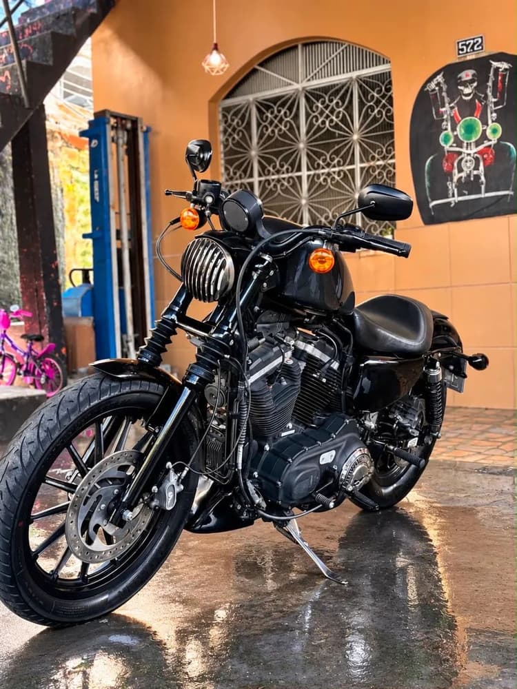 Harley Davidson 883 iron 