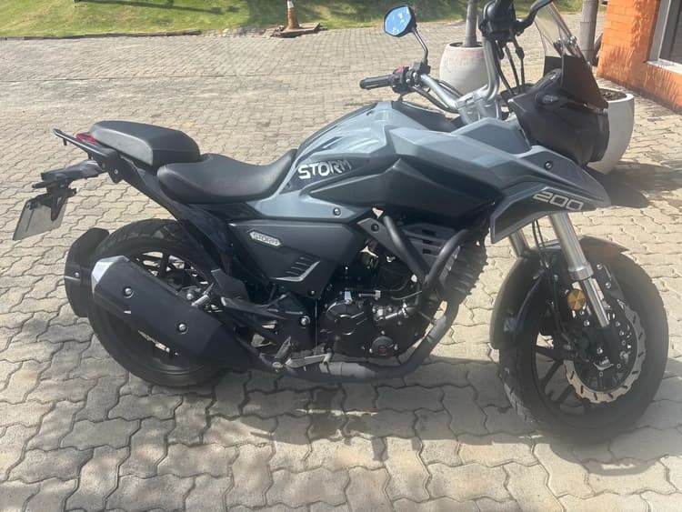 Storn 200.  Moto zerada!!!!