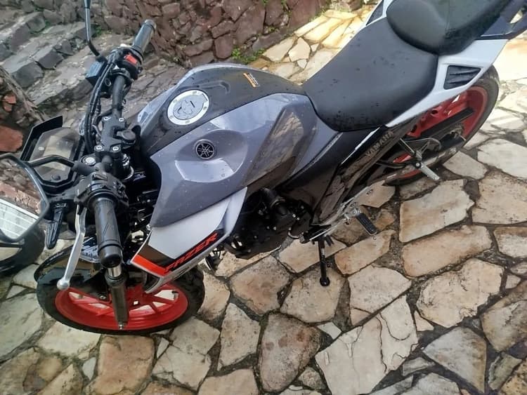 Vendendo para quitar o carro
