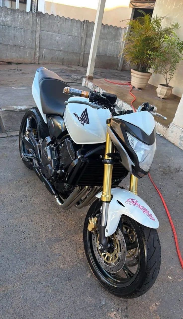 **? OPORTUNIDADE HORNET?**