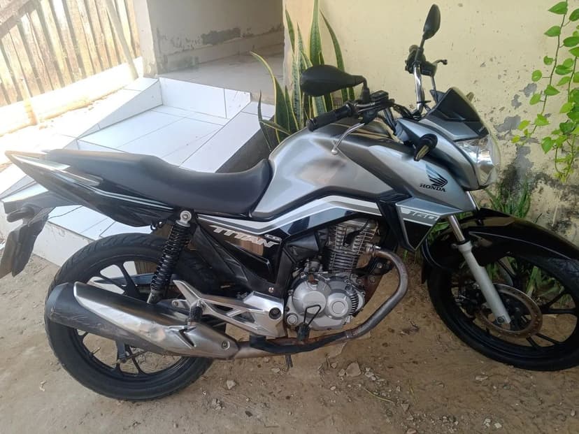 Vende-se moto 