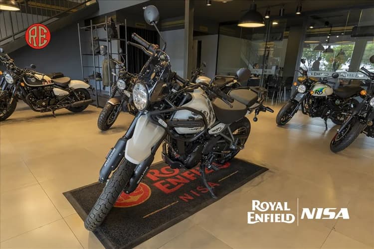 ROYAL ENFIELD HIMALAYAN 450 KAMET WHITE