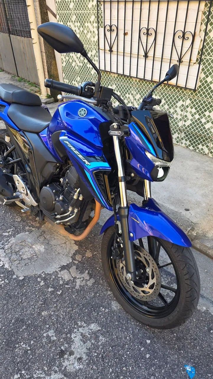 FZ25 YAMAHA