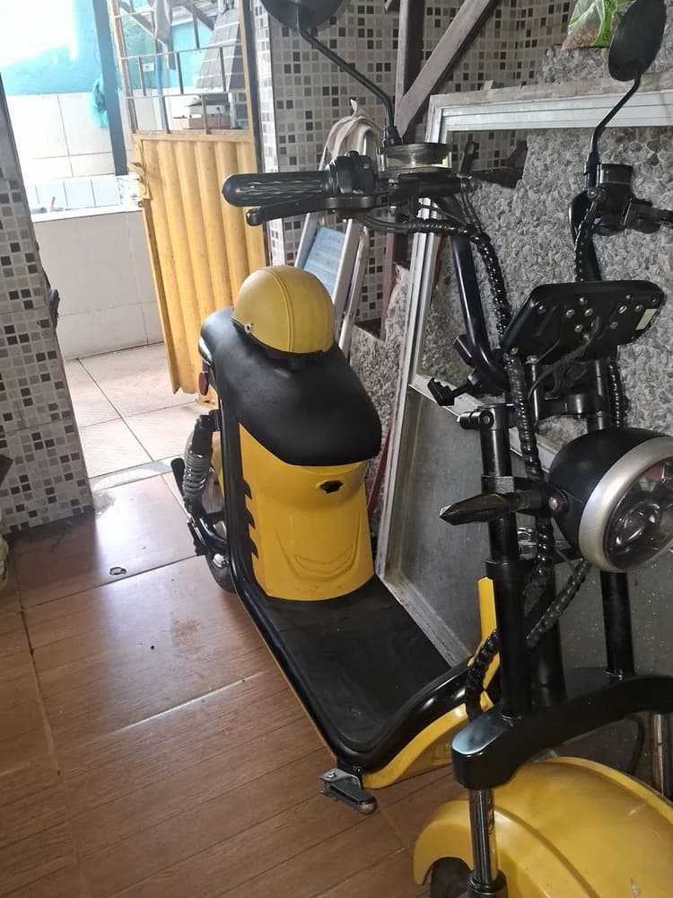 Moto chefe bem conservada 4 chaves