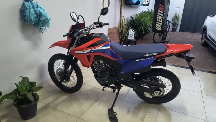 Moto nova saiu da loja e estar guardada