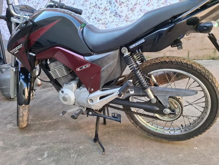 Moto bem conservado.
