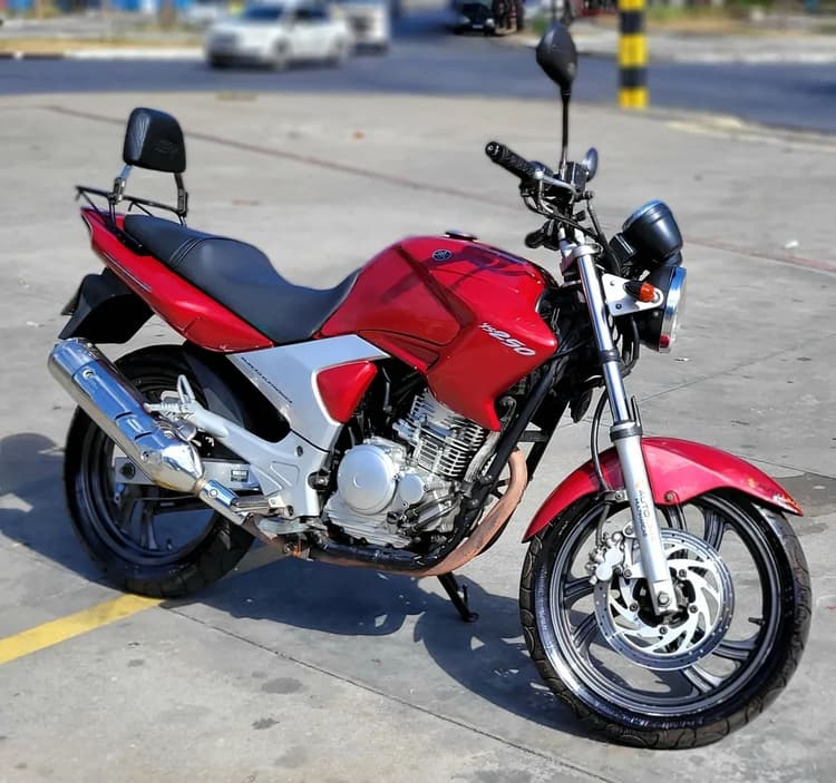 Fazer 250 2008 com acessórios 