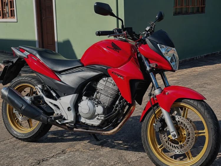 CB 300