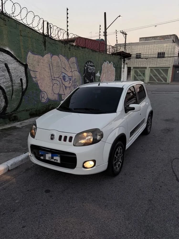Fiat Uno Sporting 1.4 EVO Fire Flex 8V 4P 2013