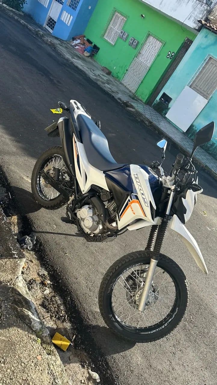 Bros 160 branca 