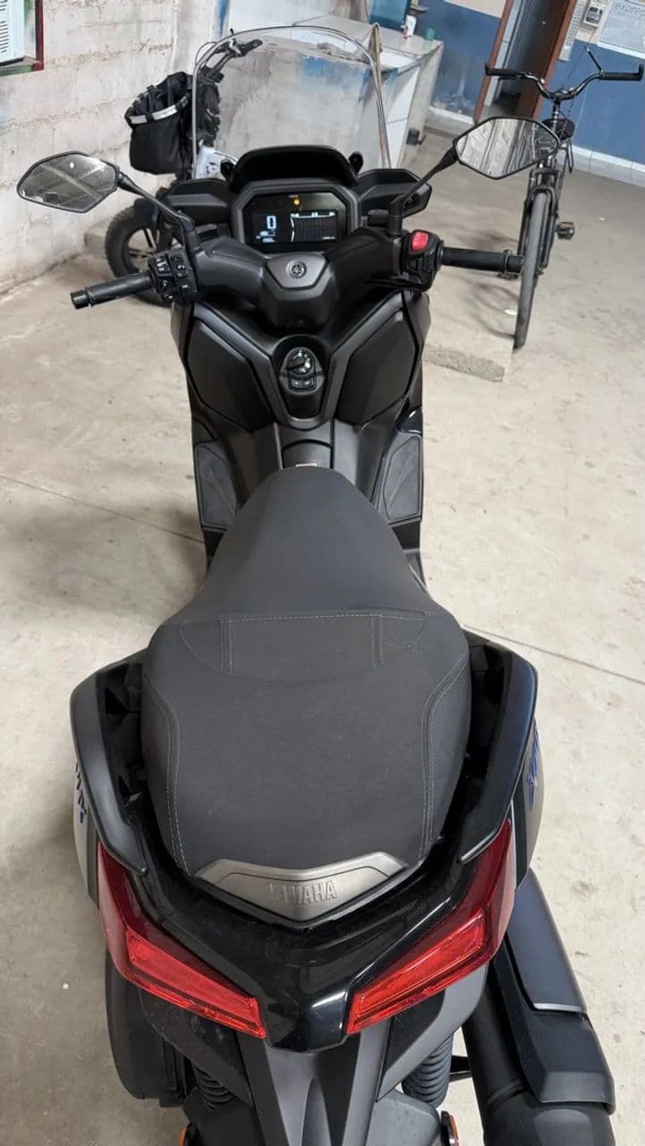 XMAX 300 CONECTED ZERO 