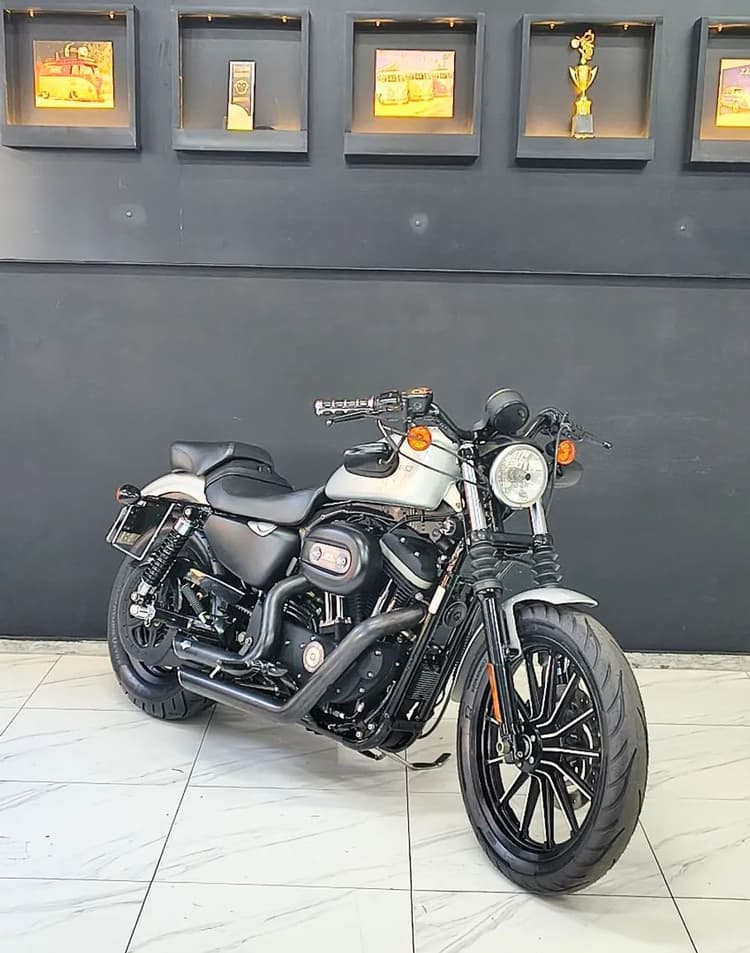 Harley Davidson XL 883N Iron