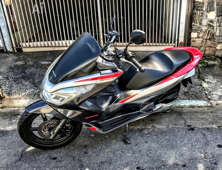PCX COM QUILOMETRAGEM BAIXA !