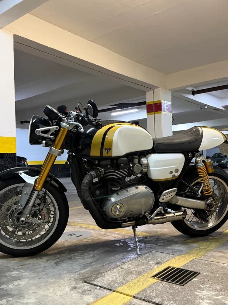 ? TRIUMPH THRUXTON 1200 R 
