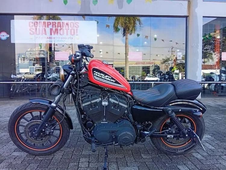 HARLEY-DAVIDSON XL883 R 2012