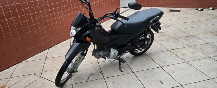 Pop 110 2022/2022. Preta