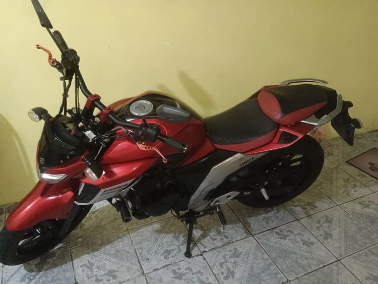 FZ25 
