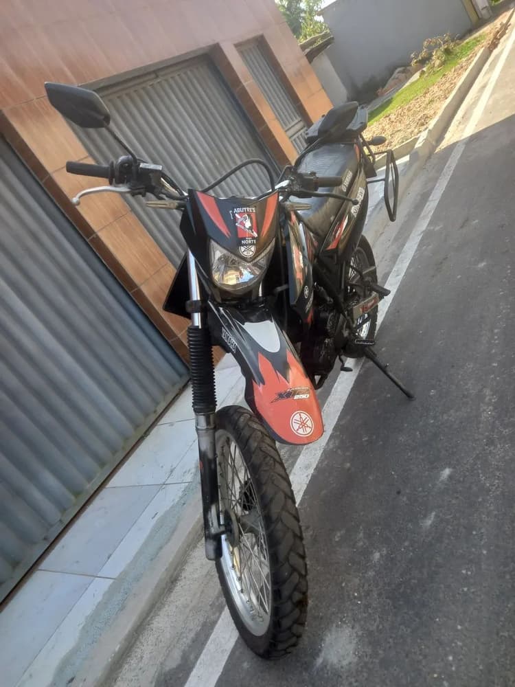 XTZ Lander 250 CC 