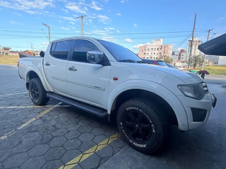 Mitsubishi L200 Triton HLS 2.4 Flex 16V CD Mec. 2015