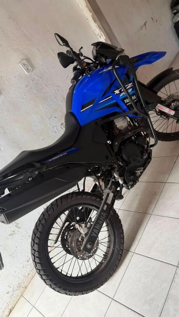 Lander 2023 muito conservada