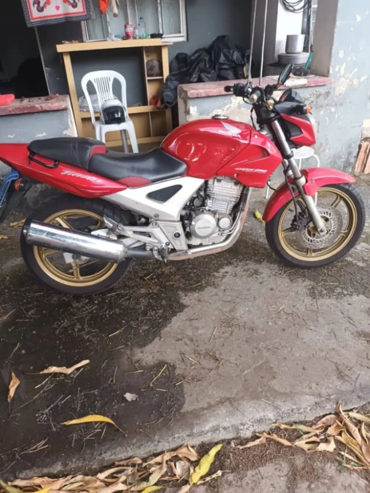 Cbx 250 Twitter mais nova de BH 