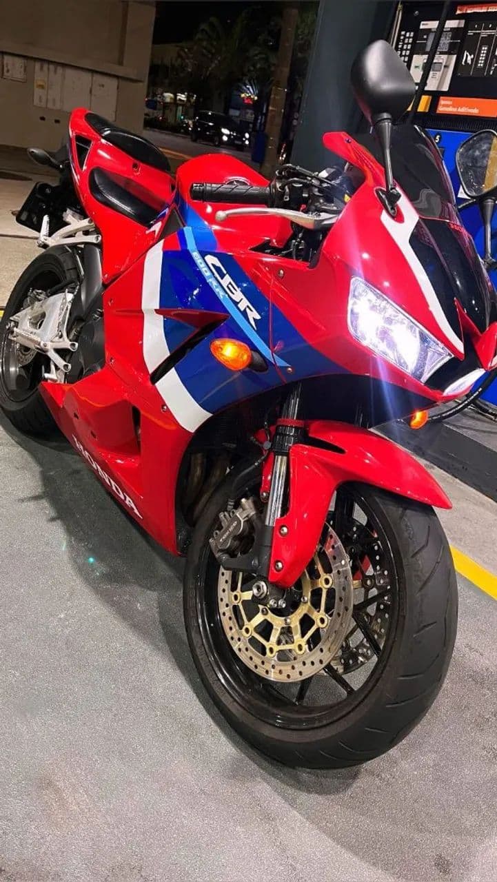 CBR600RR (CARA DE CAMARO)