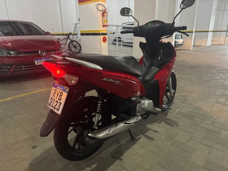 Biz + 5.800 km rodado 