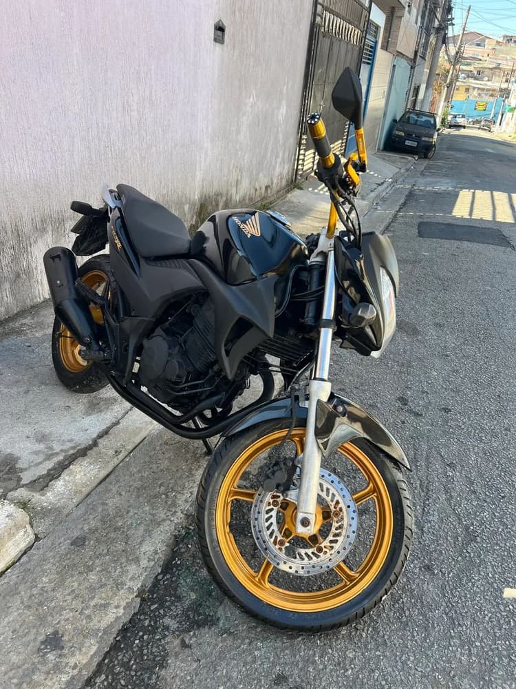 Vendo Cb 300r impecável