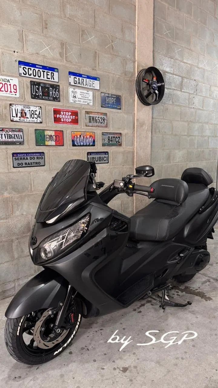 Maxsym 400i - repleta de acessórios 