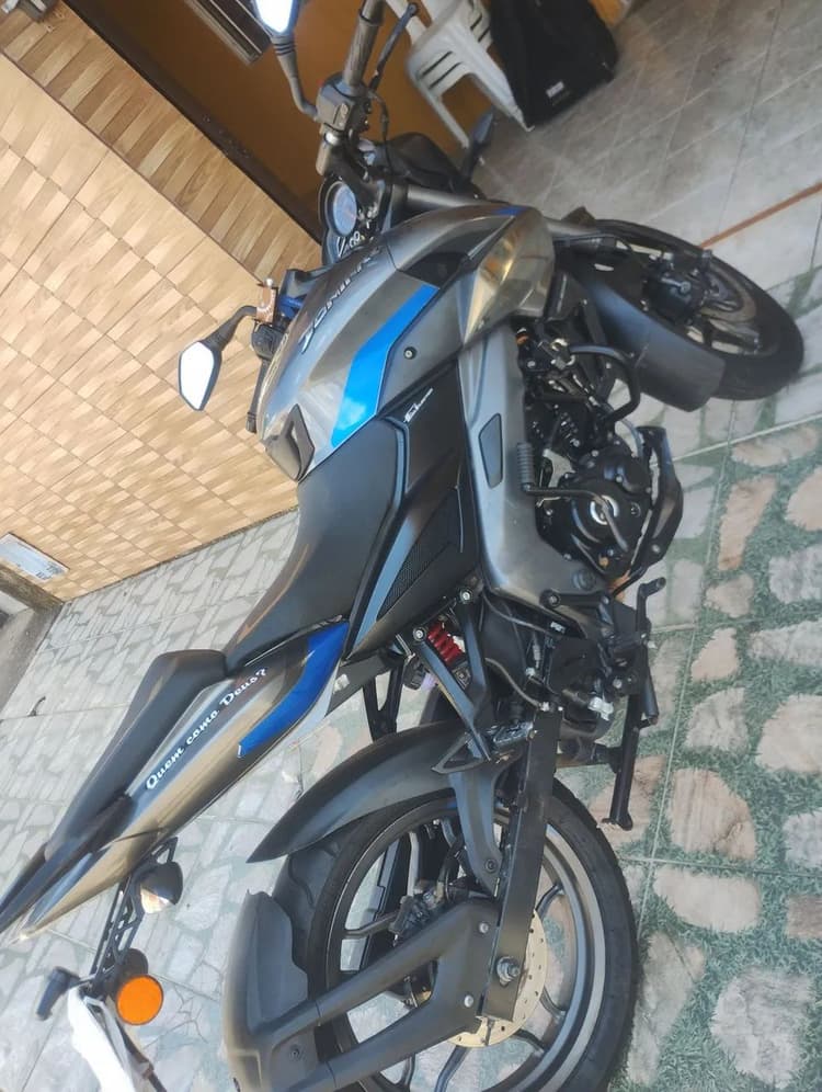 Moto Bajaj dominar 160