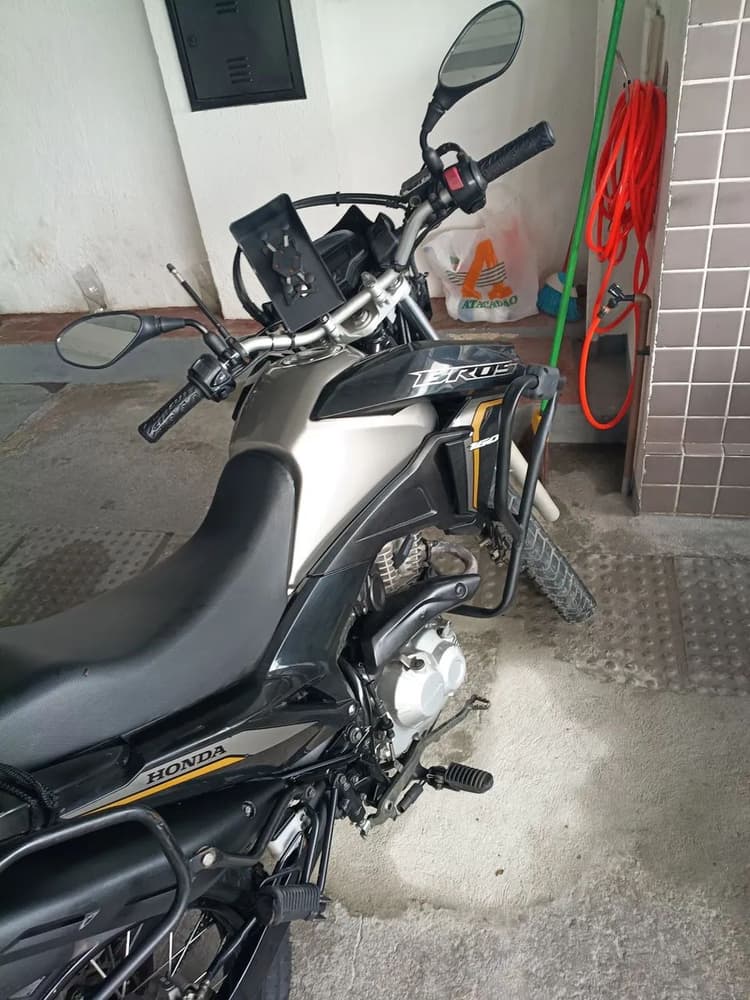 Moto de garagem. 