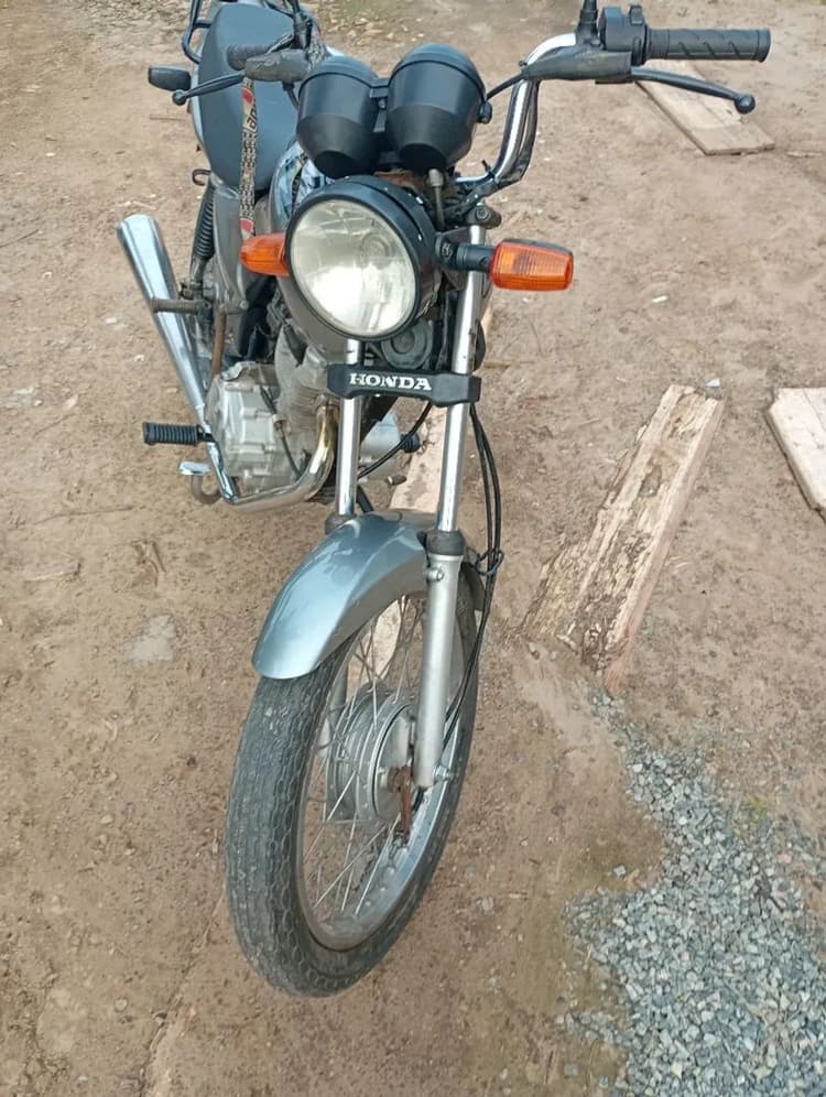 Cg 2003 cinza