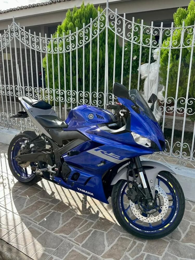 Yamaha R3 